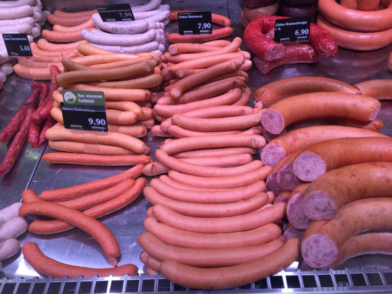 charcuterie-ST MARTIN D ENTRAUNES-min_sausages_meat_butchery-1069321